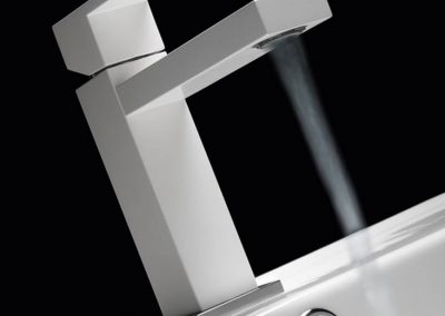 aa-trem5-taps-mixer-handshower