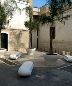 outdoor sofas-chairs-sun beds